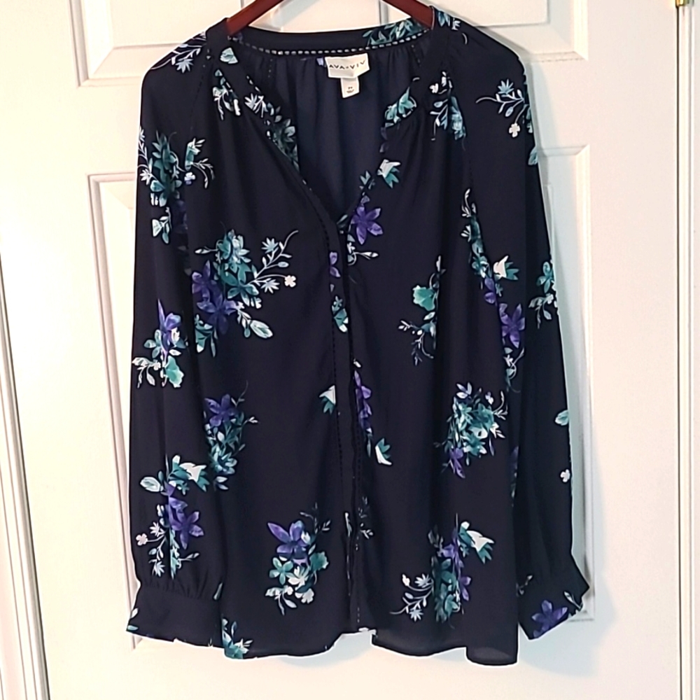 Ava and Viv size 2x navy floral blouse